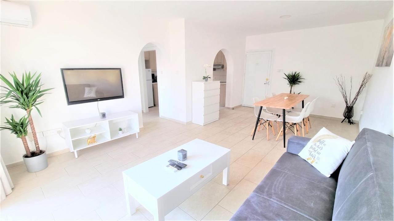 Spacious Lightflooded 2Br Apt / Near Center & Harbour Larnaca Zewnętrze zdjęcie