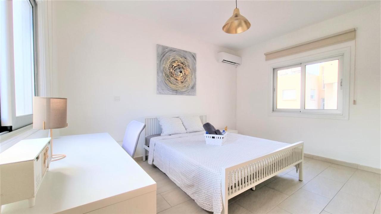 Spacious Lightflooded 2Br Apt / Near Center & Harbour Larnaca Zewnętrze zdjęcie