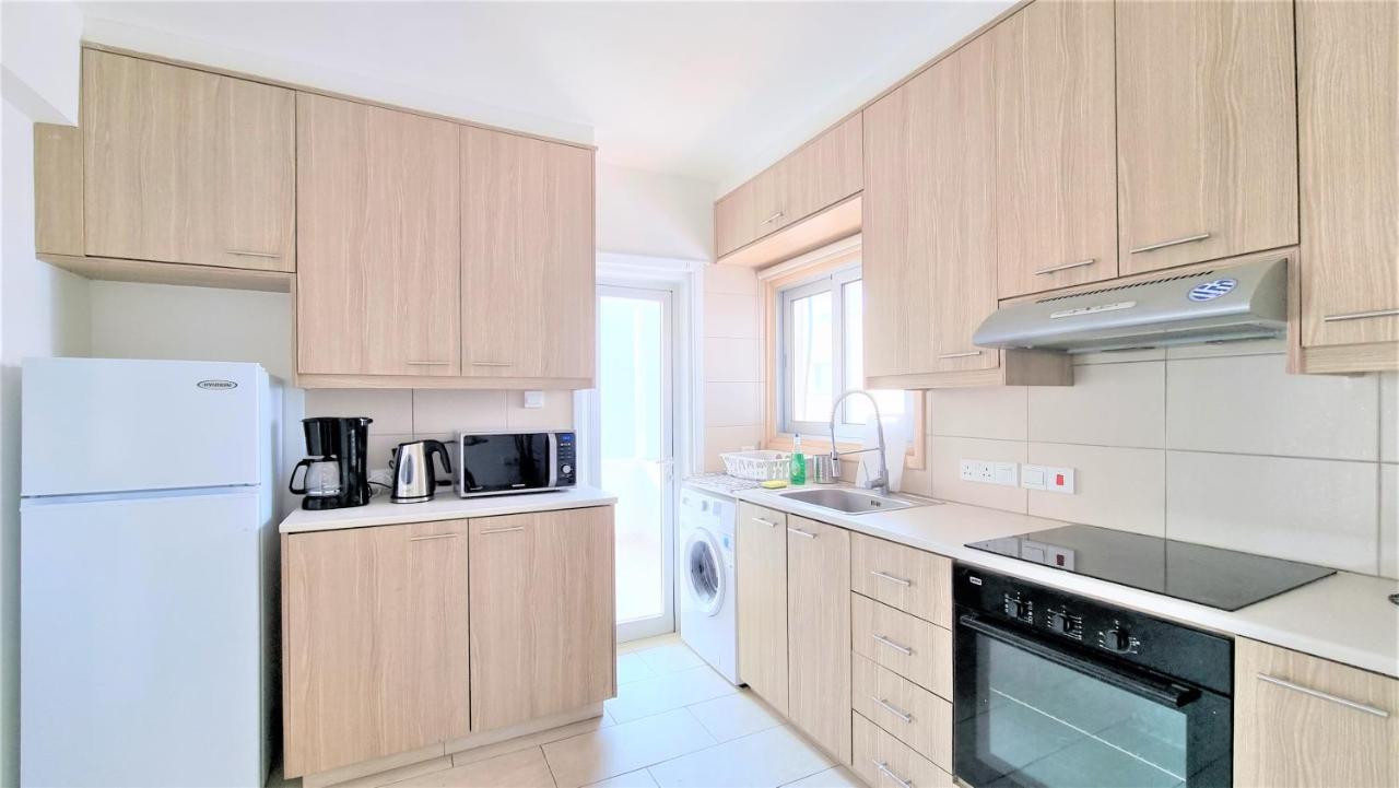Spacious Lightflooded 2Br Apt / Near Center & Harbour Larnaca Zewnętrze zdjęcie