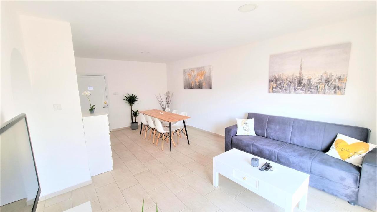 Spacious Lightflooded 2Br Apt / Near Center & Harbour Larnaca Zewnętrze zdjęcie