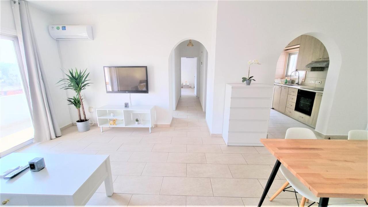 Spacious Lightflooded 2Br Apt / Near Center & Harbour Larnaca Zewnętrze zdjęcie